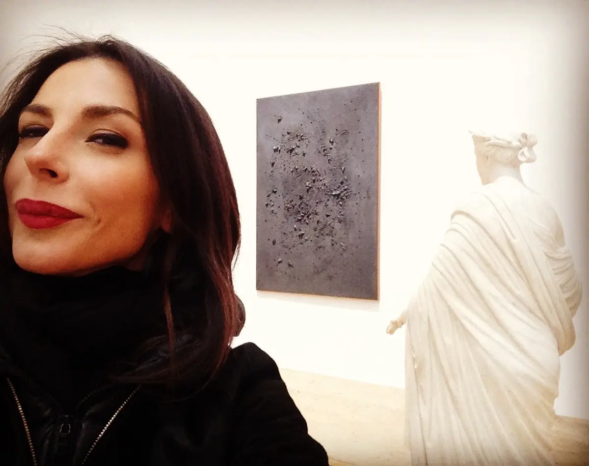 Fontana, Concetto Spaziale vs. Antonio Solà, Cerere — #SelfieadArte di Clelia Patella