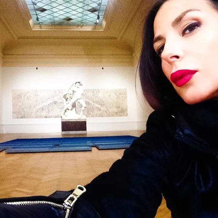 P. Pascali, 32mq vs. Canova, Ercole e Lica vs. G. Penone, Spoglia d'Oro su Spine d'Acacia — #SelfieadArte di Clelia Patella