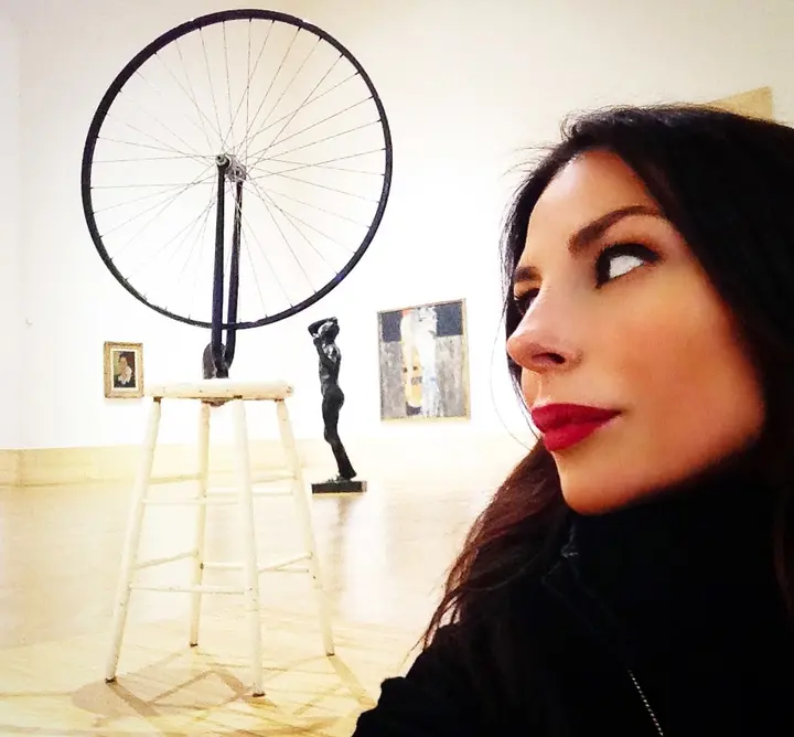 Duchamp, Rue de Bicyclette vs. Rodin, L'Età del Bronzo — #SelfieadArte di Clelia Patella
