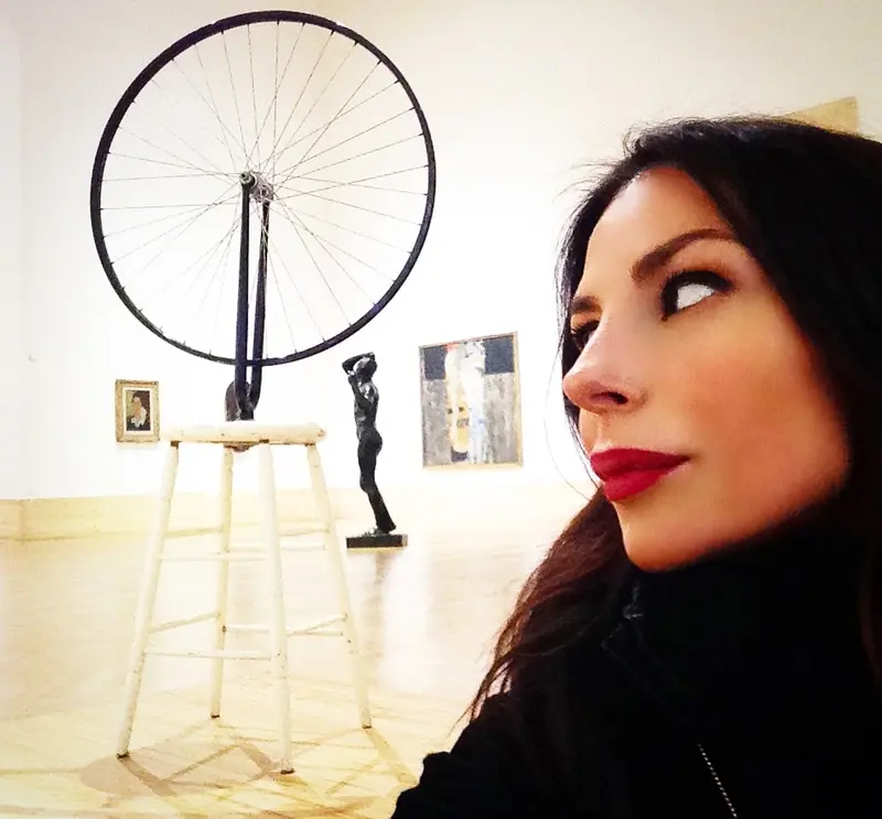 Duchamp, Rue de Bicyclette vs. Rodin, L'Età del Bronzo — #SelfieadArte di Clelia Patella