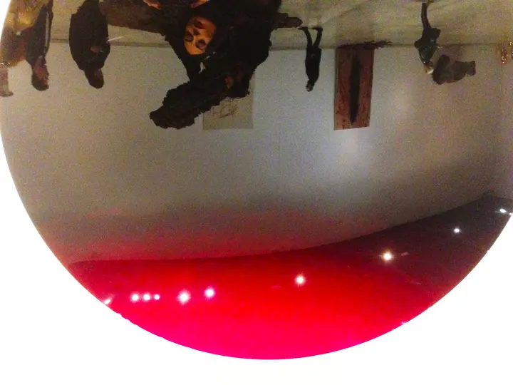 Anish Kapoor, Mirror - Black to Red — #SelfieadArte di Clelia Patella