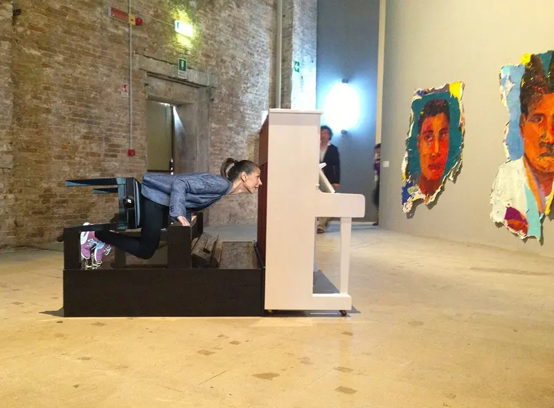 Kay Hassan, Empire Medley — #SelfieadArte di Clelia Patella