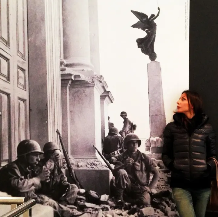 Robert Capa in Italia 1943 - 44 — #SelfieadArte di Clelia Patella