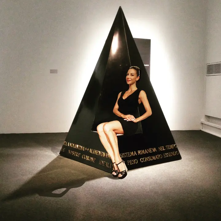 Vincenzo Agnetti & Paolo Scheggi - Trono — #SelfieadArte di Clelia Patella
