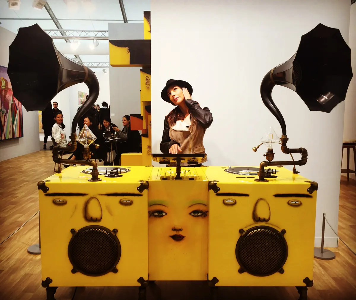 "D.J. vu” (OSGEMEOS, Gramophone (2016) Lehmann Maupin - NY)