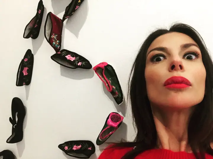 Shen Yuan - Uncomfortable shoes — #SelfieadArte di Clelia Patella