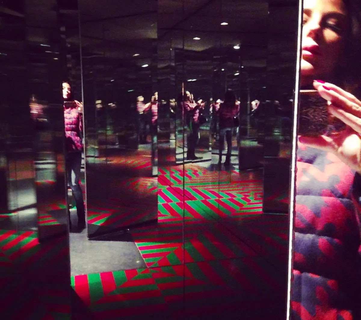 Davide Boriani, Ambiente Stroboscopico n.4 — #SelfieadArte di Clelia Patella